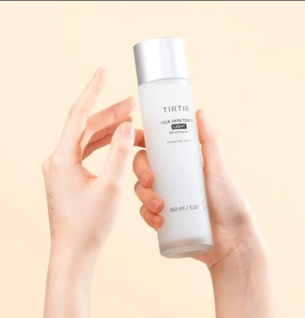 MILK SKIN TONER LIGHT