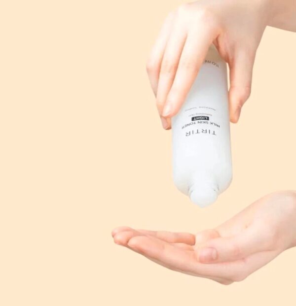 MILK SKIN TONER LIGHT